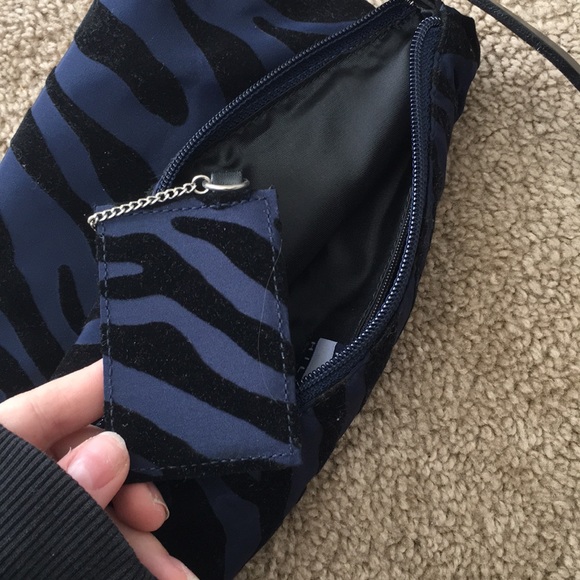 RARE VINTAGE TOMMY HILFIGER ZEBRA SHOULDER BAG - Picture 4 of 8